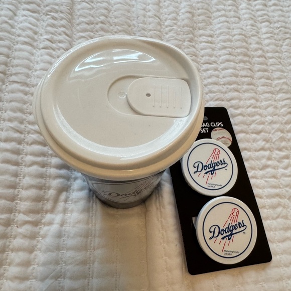 Dodgers Cup and Magnetic Bag Clips Set - Picture 3 of 4